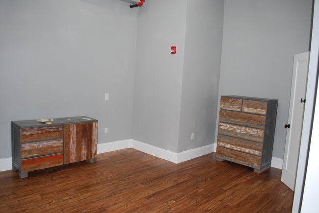 Photo - 111 Court Sq Unit 131-1