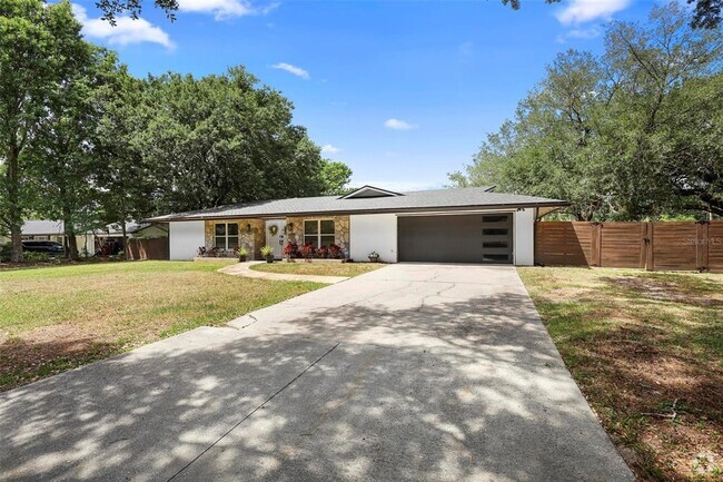 Building Photo - 412 Pinar Dr Rental