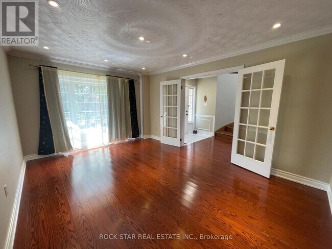 Photo - 106 Milbourne Crescent