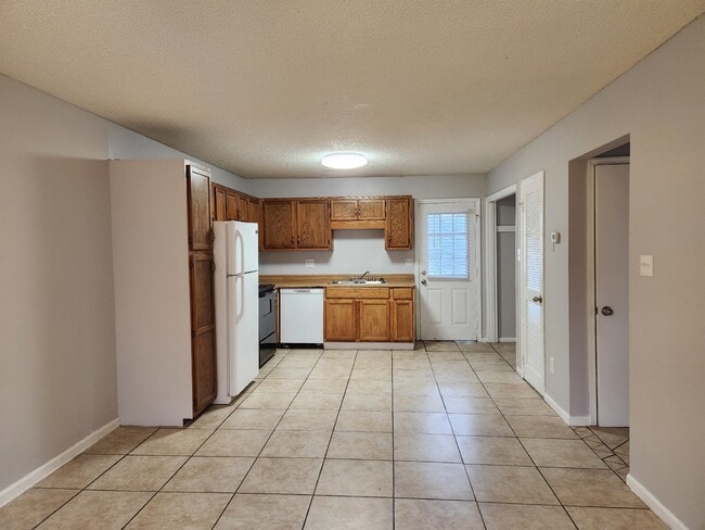 Building Photo - 2-Bedroom Apartment in Prime Decatur Locat... Unit Apt D