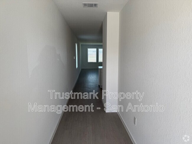 Building Photo - 1527 Silver Crk Rental