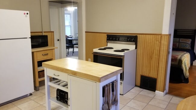 Building Photo - 238 Elm St