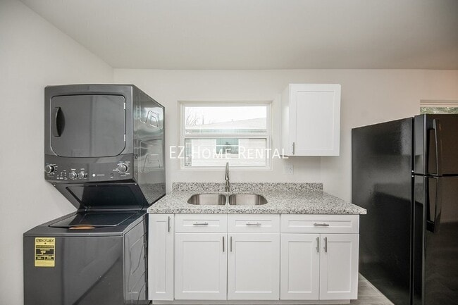 5042 Mallow St Unit B