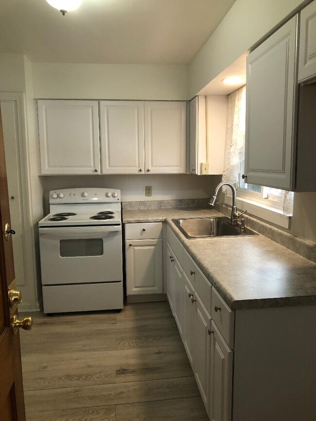 Kitchen - 2406 21st St Unit 4