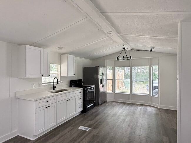 Photo - 700 Hayman St