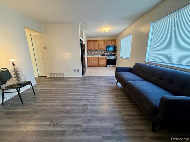 Photo - 20031 Hubbell Ave