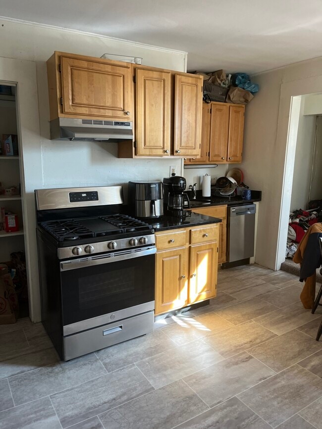 Building Photo - 53 W 7th St Unit 2