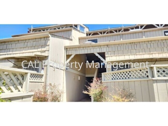 1 Bed/ 1.5 Bath Condo!