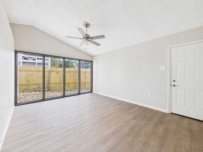 Photo - 203 Cougar Ridge Unit 3