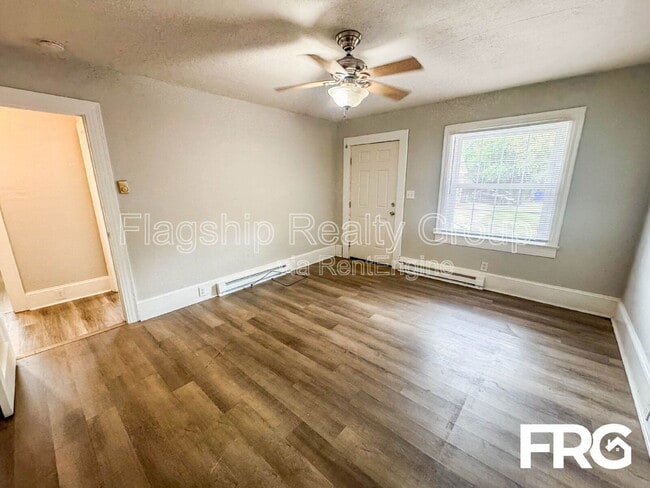 Photo - 1002 W 6th St