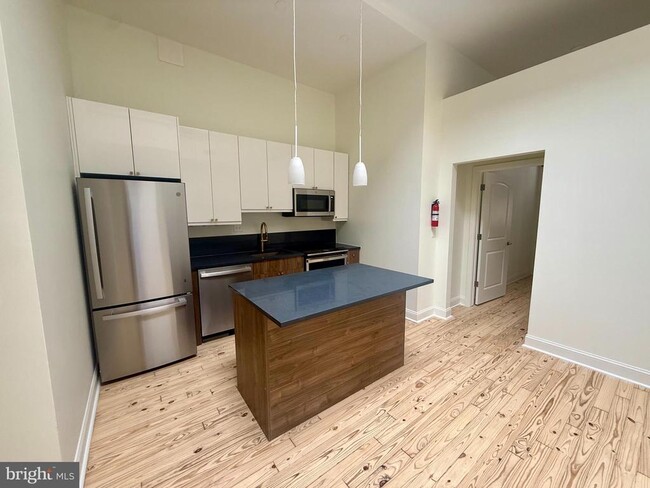 Photo - 1733 Chestnut St Unit 304
