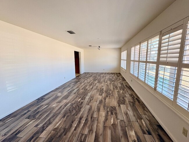 Photo - 211 E Alto Dr