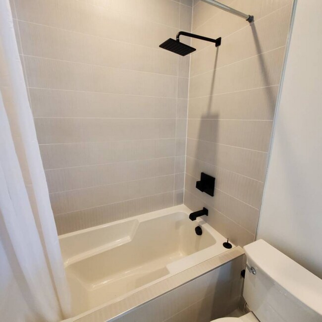 Photo - 8811 Burton Wy Unidad 216