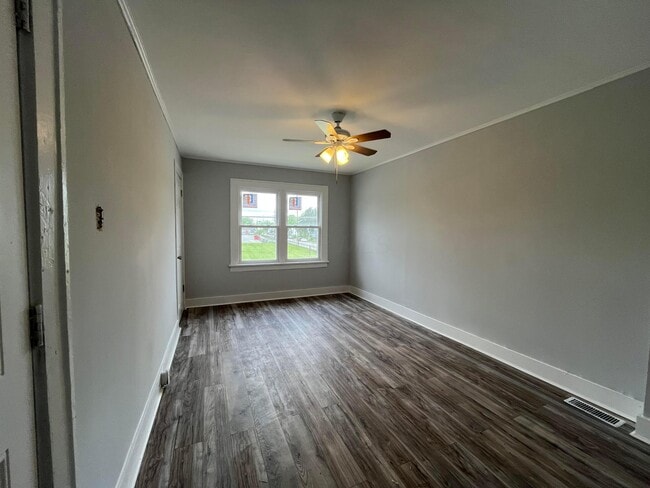 Building Photo - 1287 Sullivant Ave Unit 3