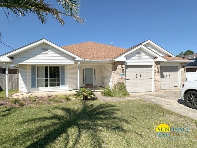Building Photo - Stunning 3 Bedroom Home in Navarre!