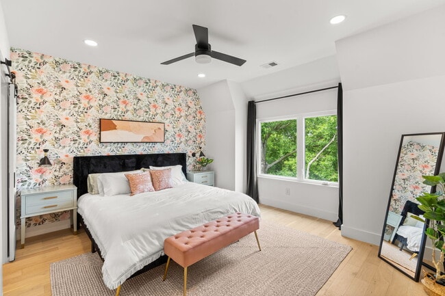 Photo - 1206 Ireland St