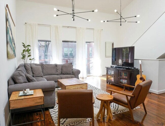 Photo - 5233 Blossom St