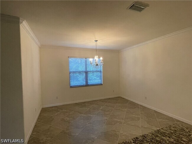 Building Photo - 9353 Glenforest Dr