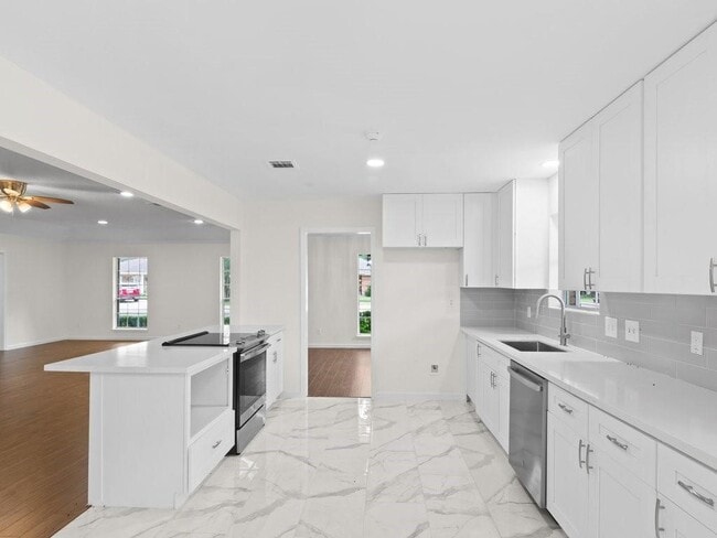 Photo - 2001 Briar Ln