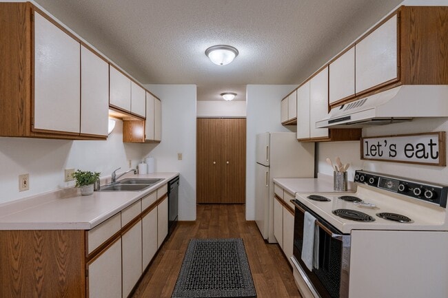 Fargo, ND Place One Apartments | Kitchen