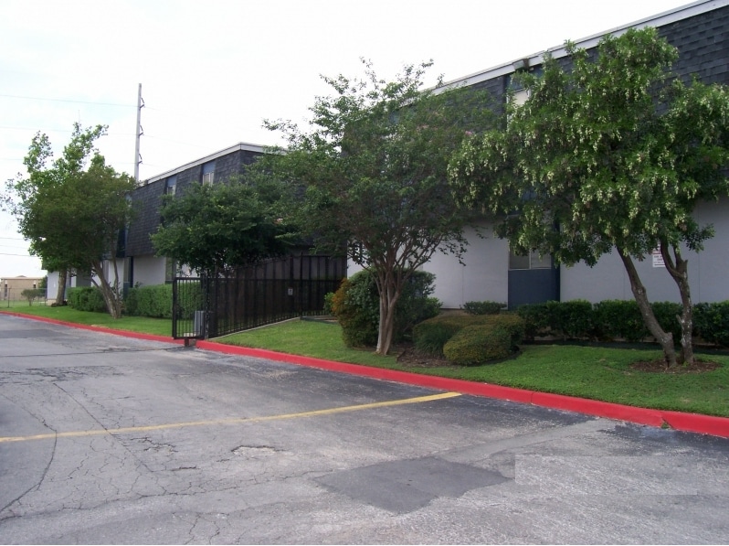 McMullen Square Apartments - McMullen Square Apartments