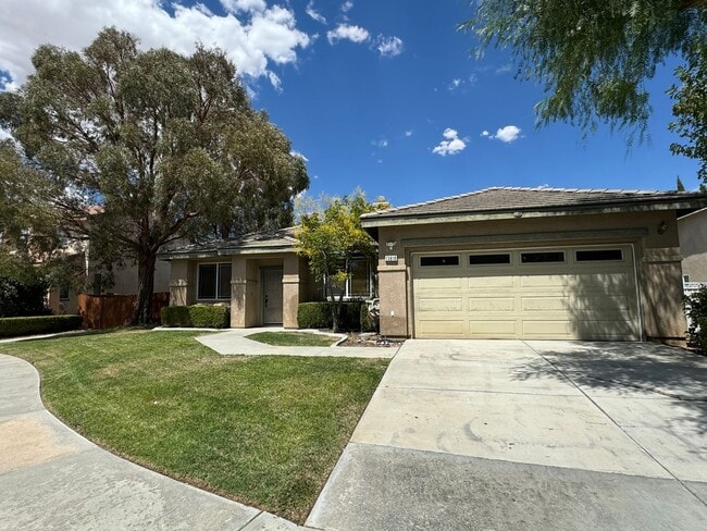 Building Photo - Beautiful home on cul-de-sac!!!