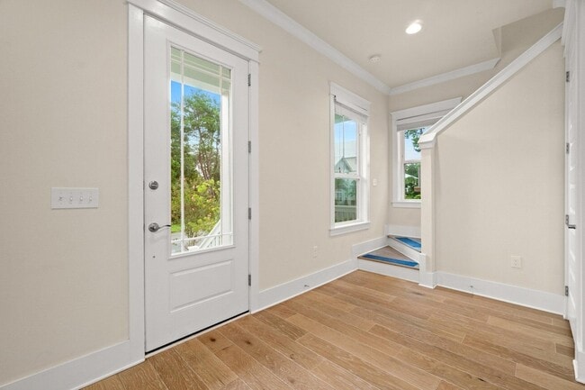 Photo - 99 Grande Pointe Cir