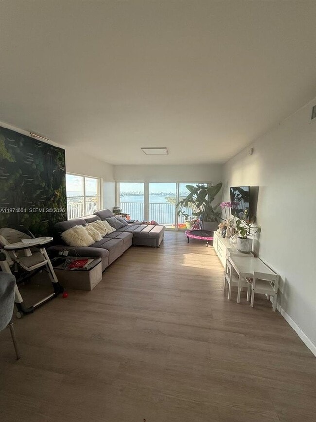 Photo - 300 Bayview Dr