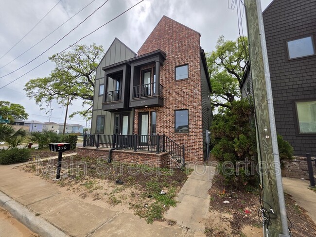 Building Photo - 379 S Clubbs St