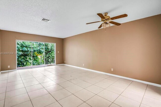 Photo - 3100 Coral Springs Dr Unidad 2H