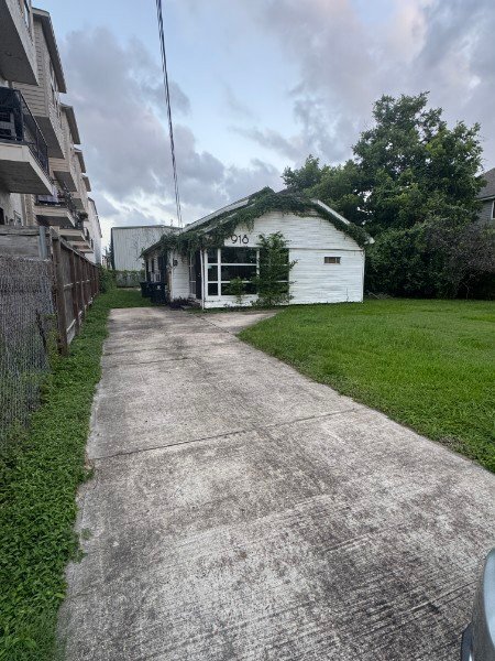 Photo - 918 W 18th St