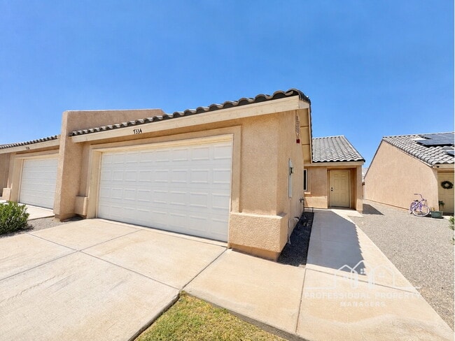 Building Photo - For Rent: 3-bedroom, 2-bathroom home in Desert Sky