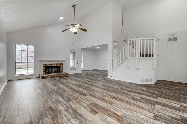 Building Photo - 434 Wellington Dr