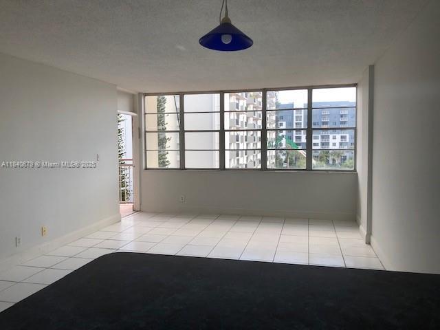 Photo - 2025 NE 164th St Unidad 407