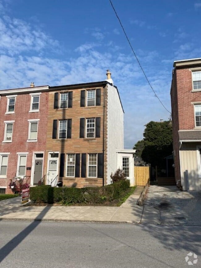 Building Photo - 323 W Gay St Unit #1 Rental