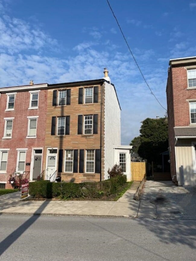 Photo - 323 W Gay St Townhome