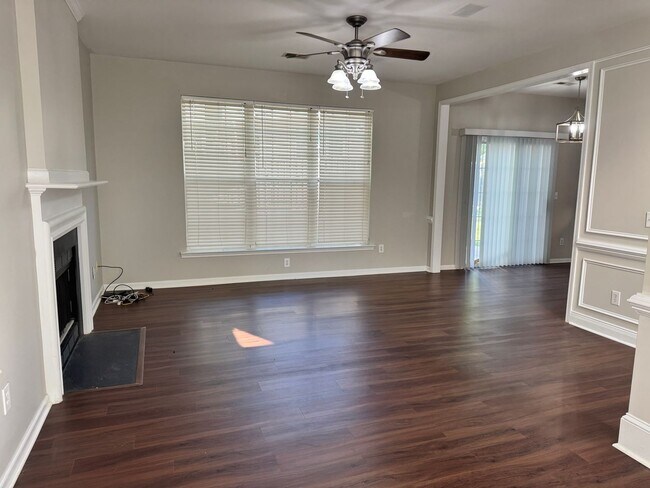 Photo - Beautiful, Spacious 3 bedroom home with bonus and fenced yard.