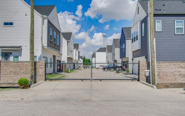 Photo - 8325 Springwood Crk Ln