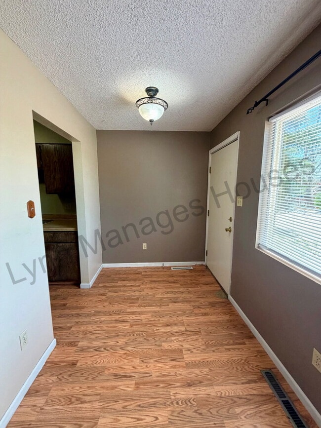 Photo - One Bedroom - Awesome Location!