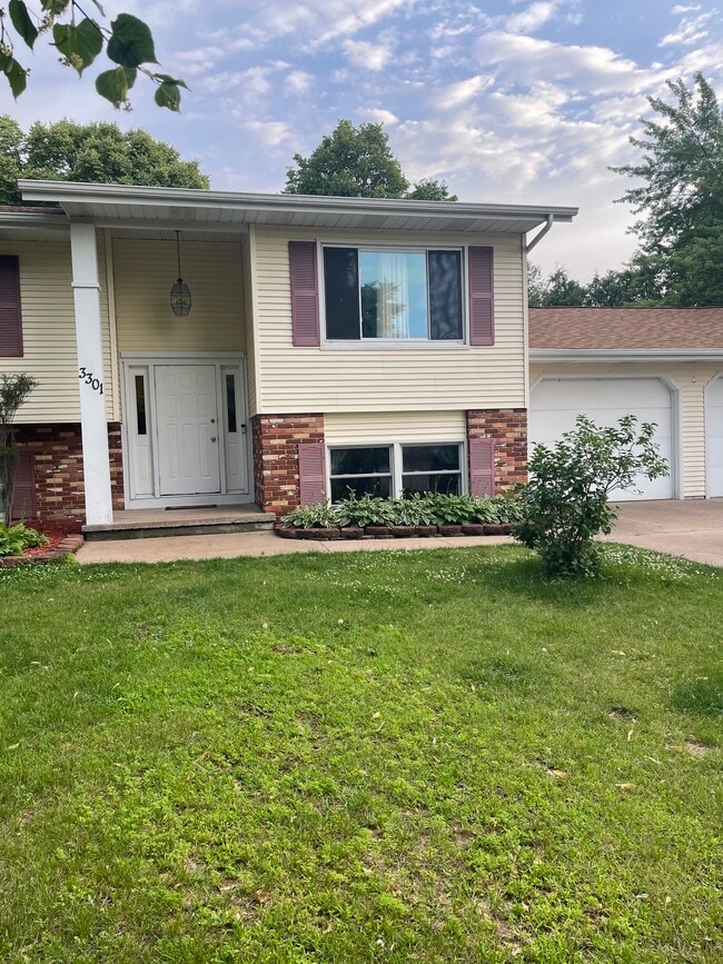 Building Photo - 3301 Larry Dr