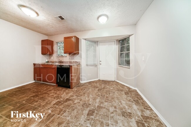 Photo - 1010 Pine Tree Trail