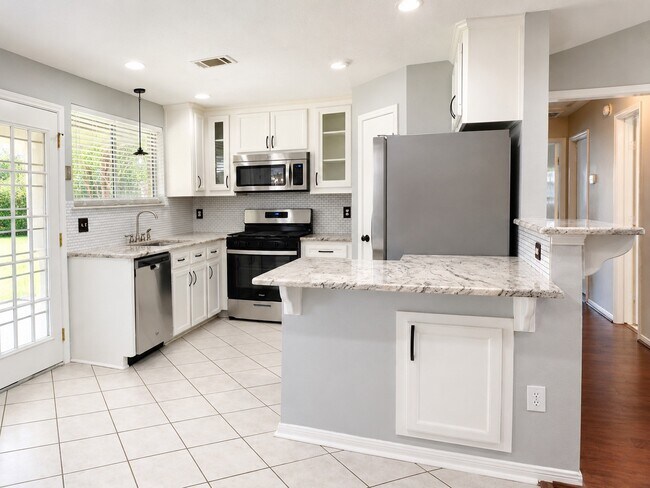Photo - 1206 Park Knoll Ln