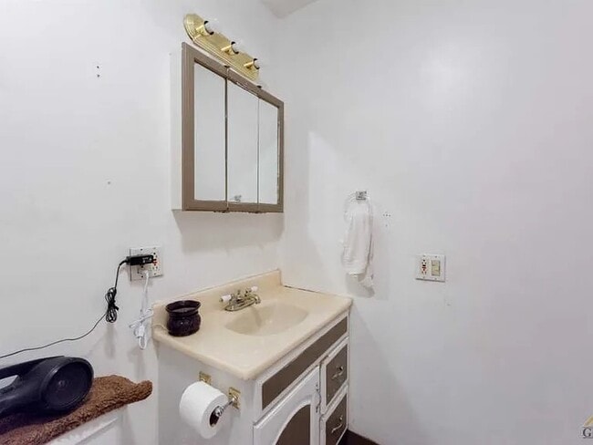 Photo - 300 San Emidio St