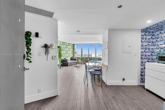 Photo - 1100 West Ave Unidad 1019