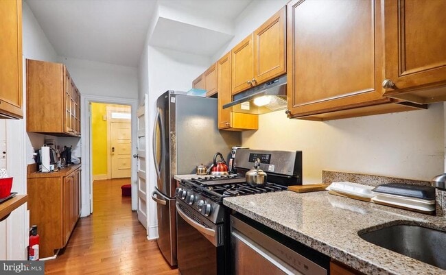 Photo - 712 Otis Pl NW