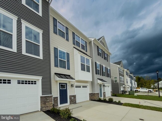 6737 Shelton Ln