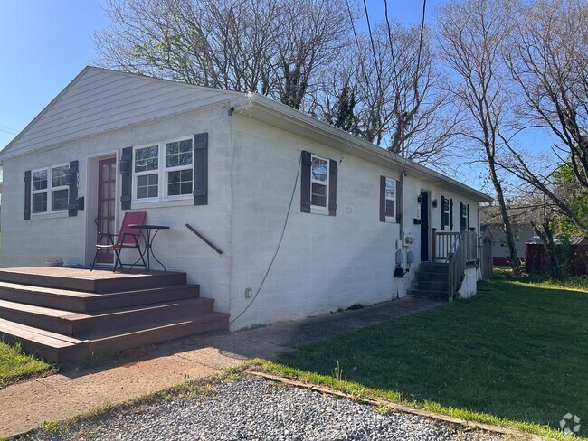 Building Photo - Very cute one bedroom apartment in the hea...
