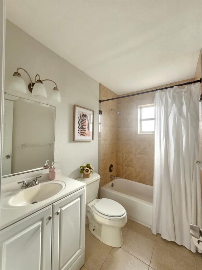 Photo - 1021 SE Monterey Rd Unidad A40