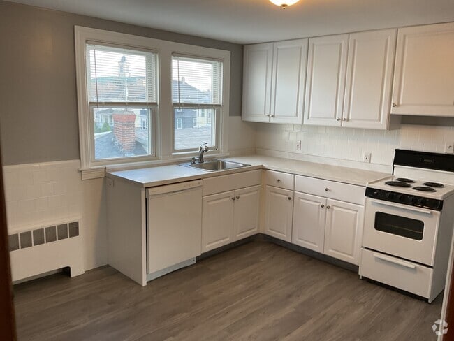 Building Photo - 371 Grand Ave Rental