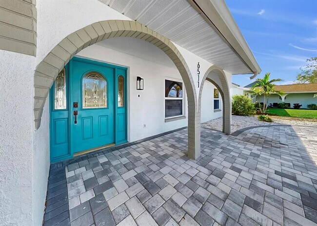 Photo - 6511 Santiago Ct